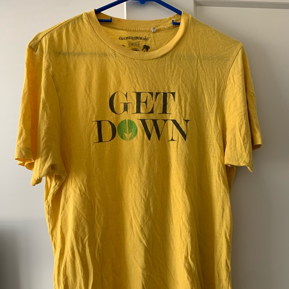 Graphic Vintage Yellow T-shirt - Guess Jeans